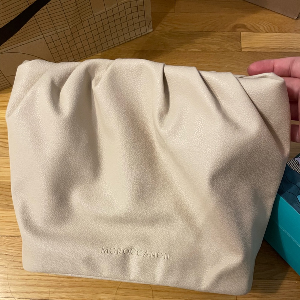 MOROCCANOIL Beige Zipper Makeup Bag / Cosmetic Case